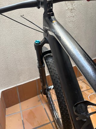 Bici Cube Carbono Rígida Fox 34