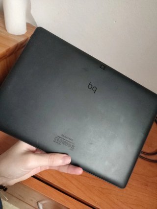Tablet Negra Aquaris M10 con Cargador