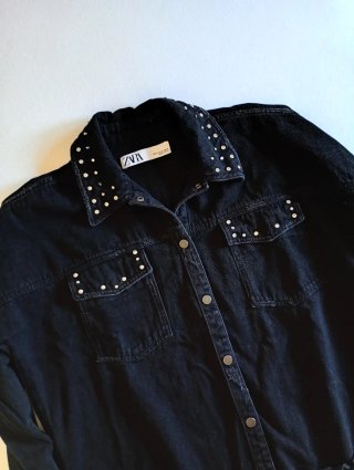 Chaqueta vaquera Zara con tachuelas Talla M