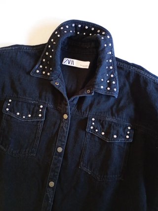 Chaqueta vaquera Zara con tachuelas Talla M