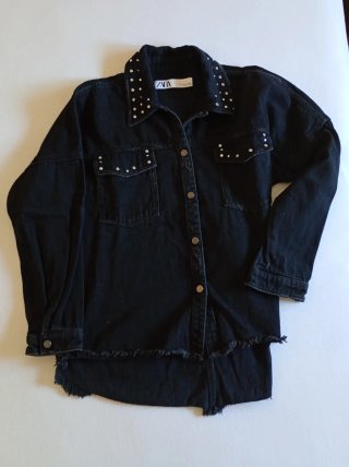 Chaqueta vaquera Zara con tachuelas Talla M