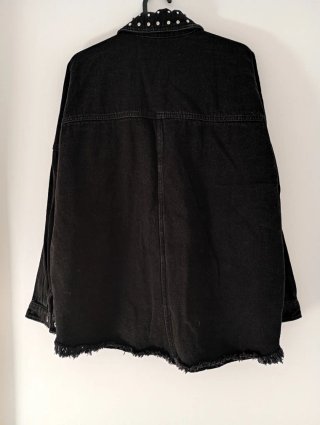 Chaqueta vaquera Zara con tachuelas Talla M