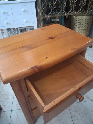 Mesita de noche madera maciza