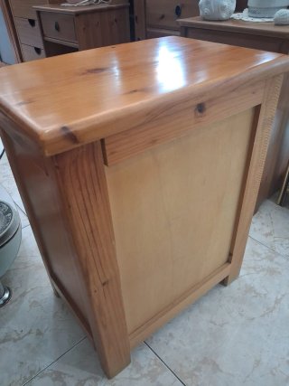 Mesita de noche madera maciza