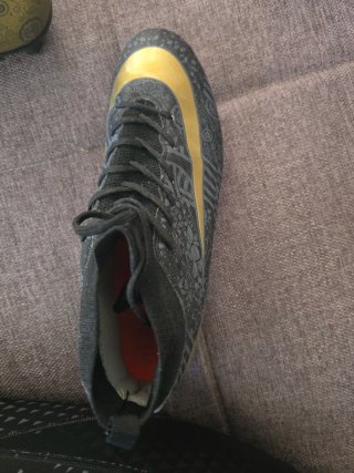Zapatillas Nike Futbol Negras y Doradas