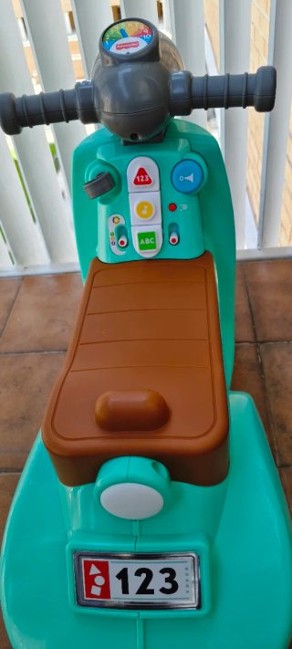 Correpasillos Moto Scooter Fisher Price