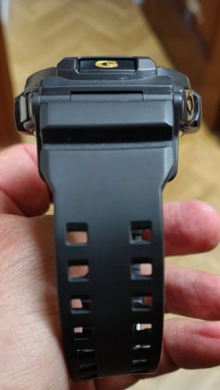 Reloj Casio G-Shock GD-350 Negro Dorado