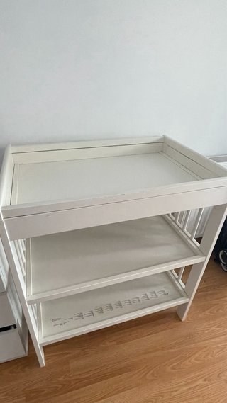 Cambiador de bebé blanco
