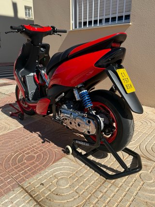 Yamaha Jog RR Roja y Negra