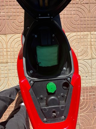 Yamaha Jog RR Roja y Negra