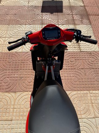 Yamaha Jog RR Roja y Negra