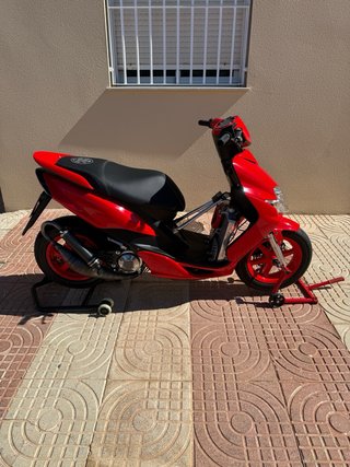 Yamaha Jog RR Roja y Negra