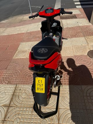 Yamaha Jog RR Roja y Negra