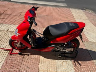 Yamaha Jog RR Roja y Negra