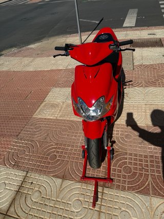 Yamaha Jog RR Roja y Negra
