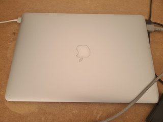 Apple MacBook Pro 15 2.5 GHz i7 AMD Radeon R9 M370