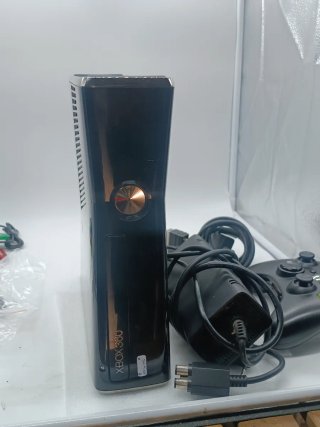 Xbox 360 Slim 250GB + GTA 4