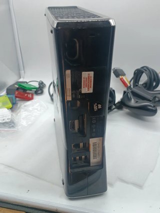 Xbox 360 Slim 250GB + GTA 4