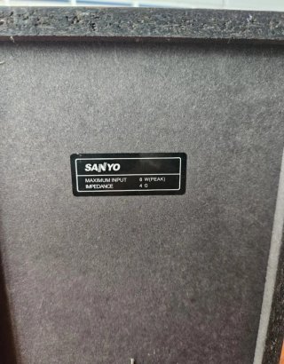 Altavoces Sanyo Marrones y Negros