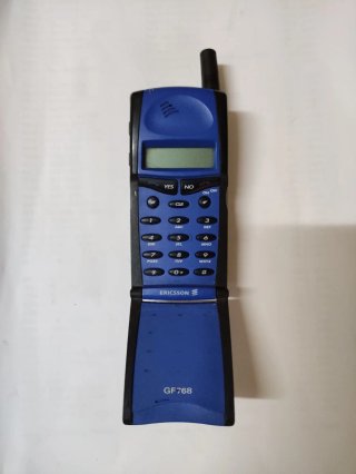 Teléfono Móvil Ericsson GF768
