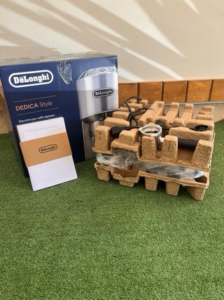 Cafetera DeLonghi Blanca 1.1L