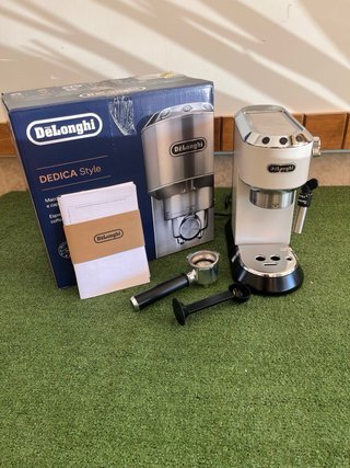 Cafetera DeLonghi Blanca 1.1L