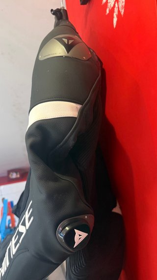 Mono Dainese Laguna Seca 6 Talla 54.