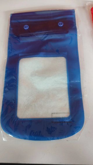 Bolsito impermeable para playa rojo . Leer anuncio