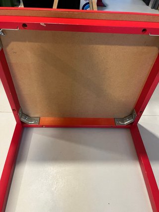 Mesa infantil de madera roja