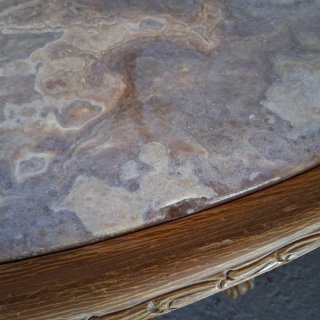 Mesa de centro ovalada de madera y mármol