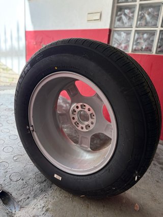 Llanta con neumático BMW X5 R17