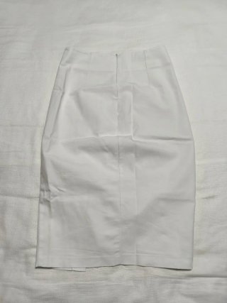 Falda Nualy blanca elástica fresca