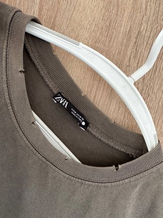 Camiseta Zara verde oliva