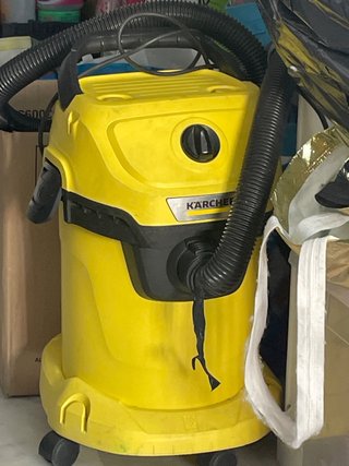 Aspiradora Karcher Amarilla para piezas,