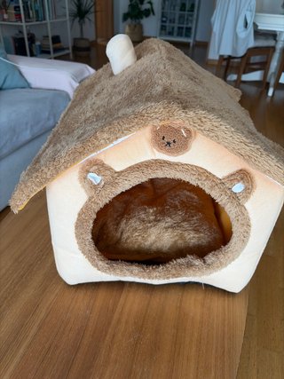 Caseta para mascotas con diseño de casa