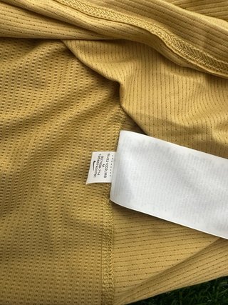 Camiseta Nike Pro Dorada Manga Larga Compresión