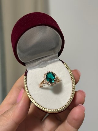Anillo Esmeralda y Circonitas Oro