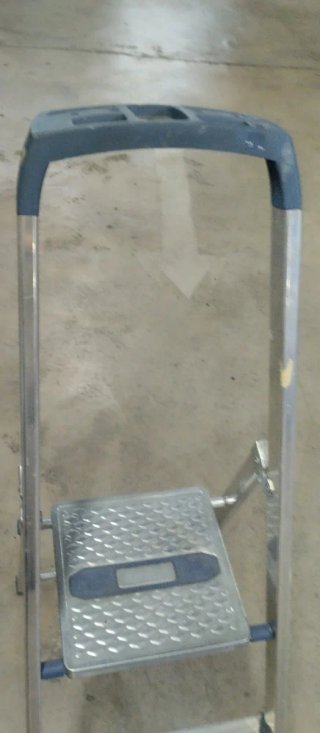 Escalera plegable de aluminio