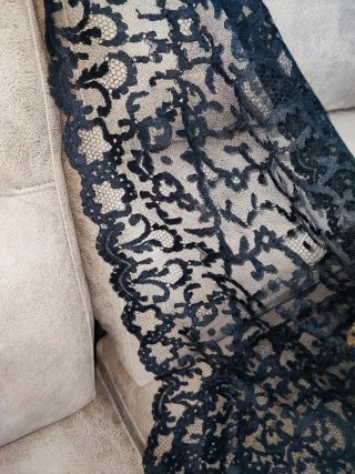 Mantilla antigua negra tipo Chantilly