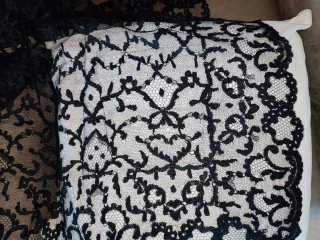Mantilla antigua negra tipo Chantilly
