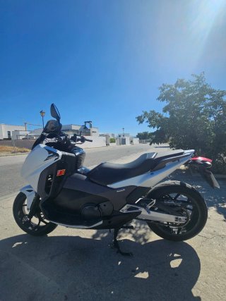 Honda Integra 750 Blanca Automática