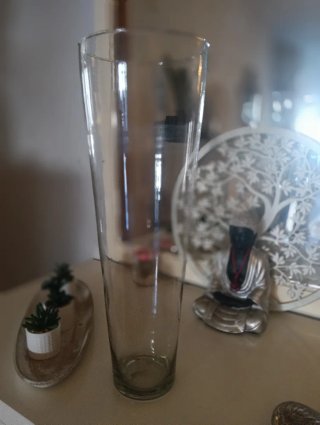 Vaso di vetro trasparente