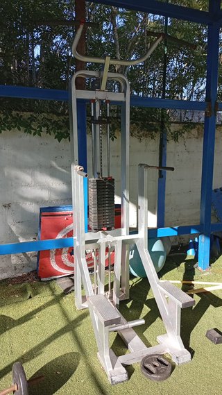 Máquina de gimnasio multifunción