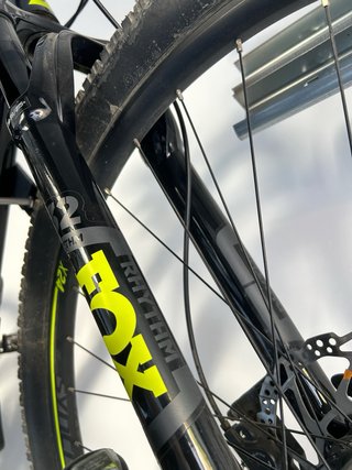 Bicicleta Scott Scale Negra