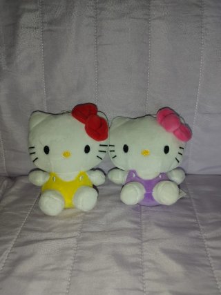 2 Peluche Hello Kitty  Pupazzi di tutti i tipi!!