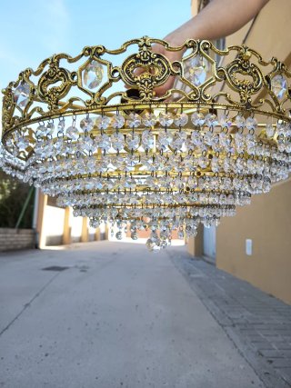 Lámpara de araña de cristal de roca y metal dorado