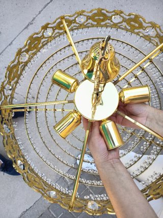 Lámpara de araña de cristal de roca y metal dorado