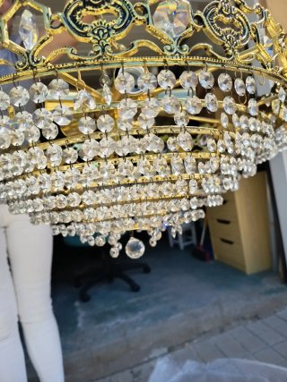 Lámpara de araña de cristal de roca y metal dorado