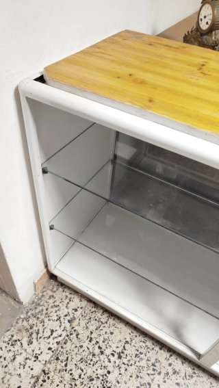 Vitrina mostrador baja cristal y madera