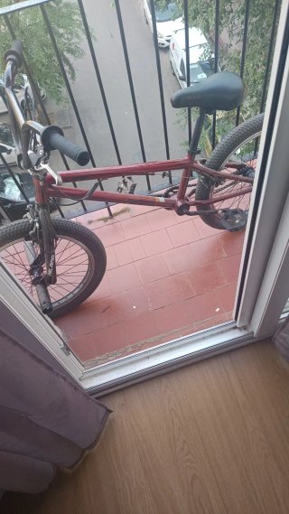 Bicicleta BMX roja